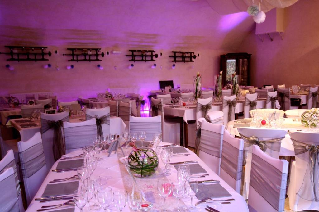 Logis Hotel Restaurant Le Domaine De L'Eau Vive Largentiere Exterior photo